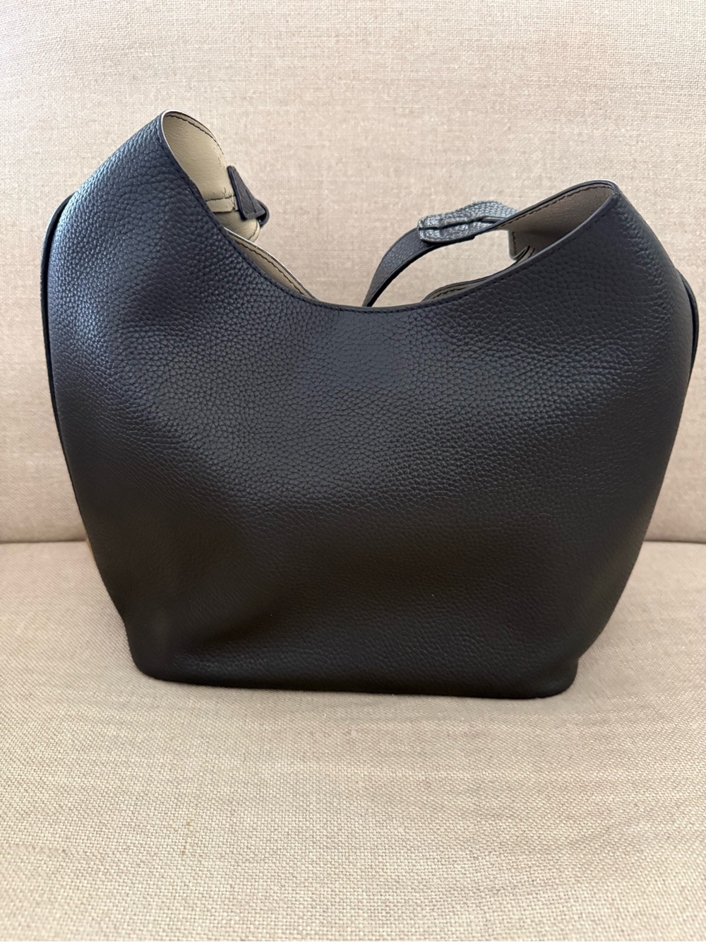 Tory Burch Black Pebbled Leather Hobo with Gold Logo - Picture 4 of 9